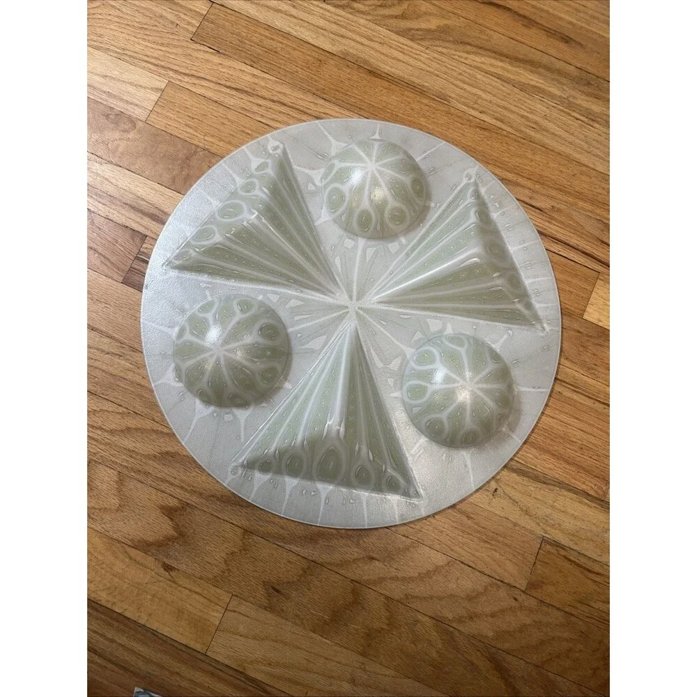 Beautiful Higgins Art Glass Plate. 17